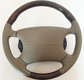 HJB9181DBAEK Sable leather / walnut wood steering wheel